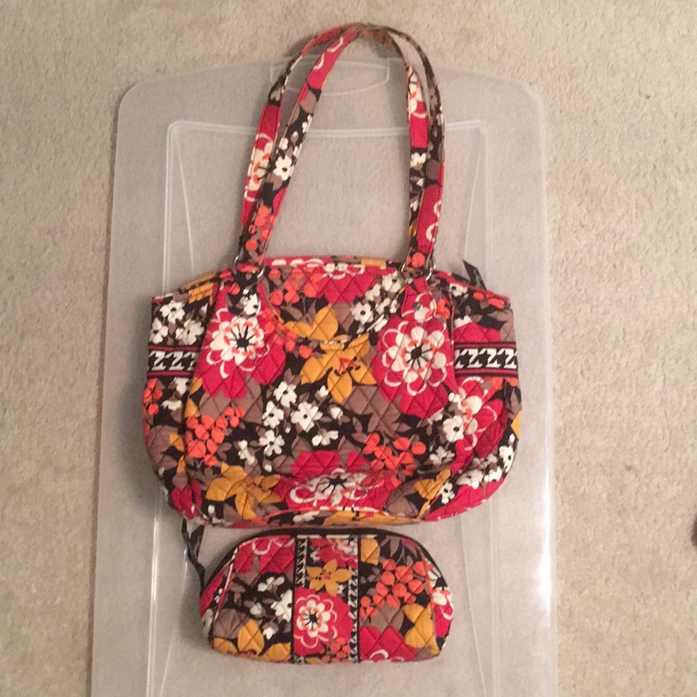 EUC Vera Bradley Bittersweet pattern Glenna bag